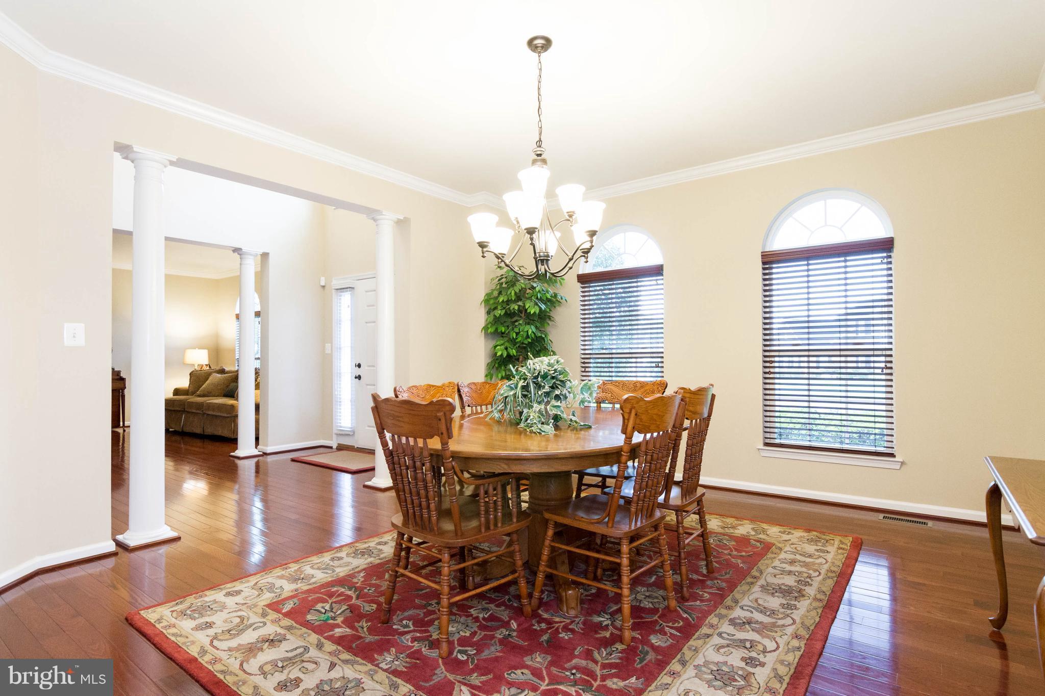7300 Group Road Warrenton, VA 20187 - Photo 4 of 30 Dining Room with Arched Windows