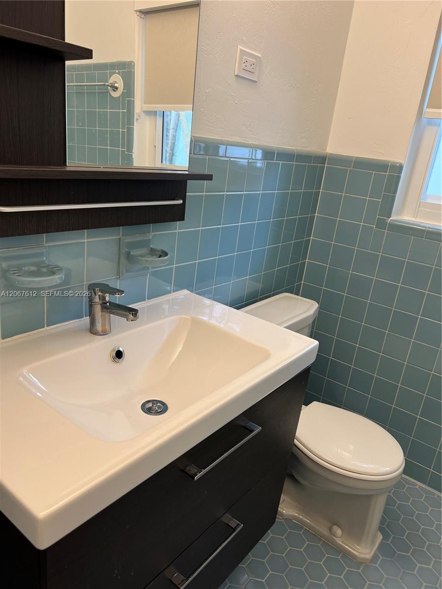 110 Southwest 30th Road Miami, FL 33129 - Photo 15 of 32 2nd Bathroom