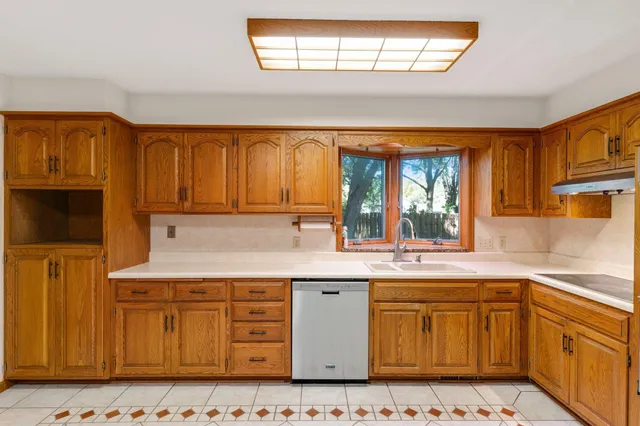 $500,000 | 4715 Pilgrim Lane North, Plymouth, MN 55442