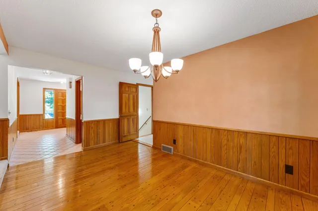 $500,000 | 4715 Pilgrim Lane North, Plymouth, MN 55442