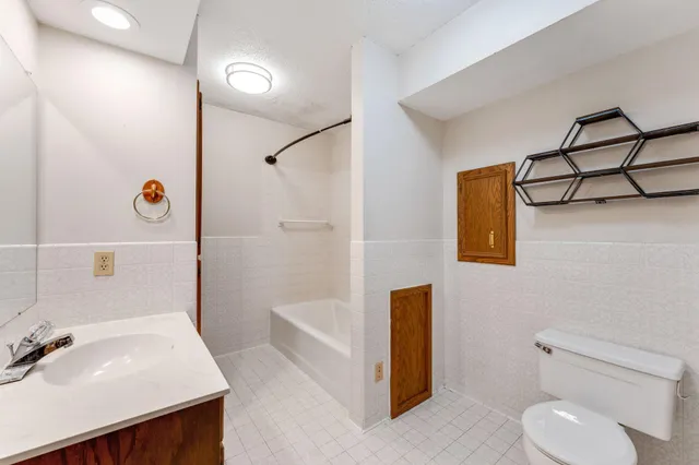 $500,000 | 4715 Pilgrim Lane North, Plymouth, MN 55442