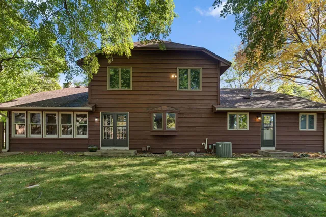 $500,000 | 4715 Pilgrim Lane North, Plymouth, MN 55442