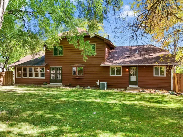 $500,000 | 4715 Pilgrim Lane North, Plymouth, MN 55442