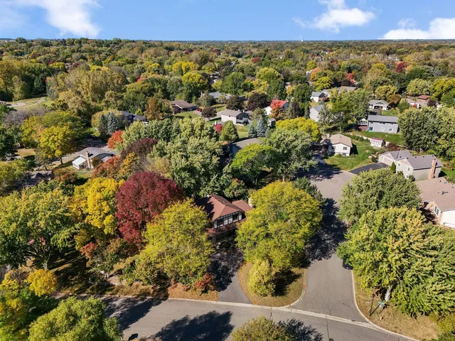 $500,000 | 4715 Pilgrim Lane North, Plymouth, MN 55442