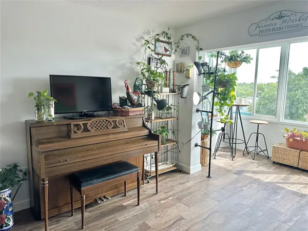 $165,000 | 100 Waverly Way, Unit 303, Clearwater, FL 33756