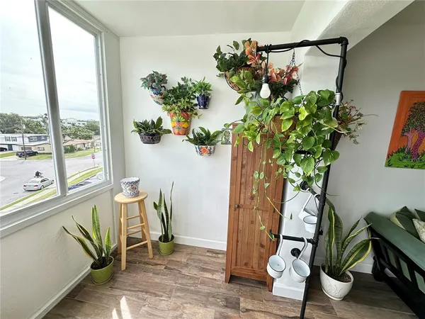 $165,000 | 100 Waverly Way, Unit 303, Clearwater, FL 33756