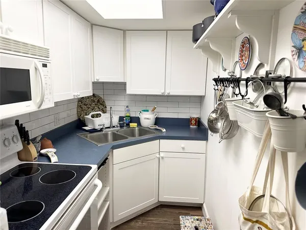 $165,000 | 100 Waverly Way, Unit 303, Clearwater, FL 33756