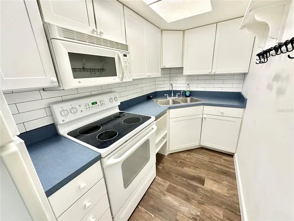 $165,000 | 100 Waverly Way, Unit 303, Clearwater, FL 33756