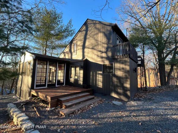 $290,000 | 5032 Woodbridge Drive East, Bushkill, PA 18324