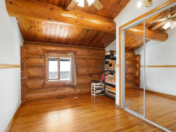 a view of a livingroom with furniture