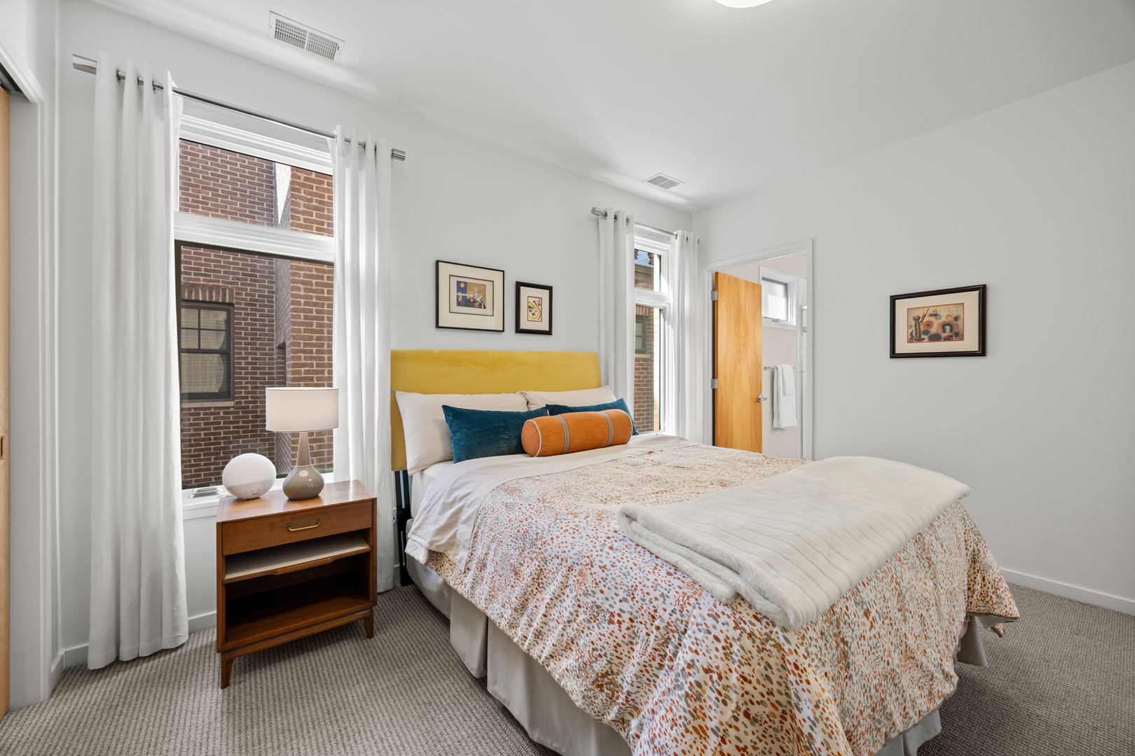 1915 West Henderson Street Chicago, IL 60657 - Photo 12 of 35