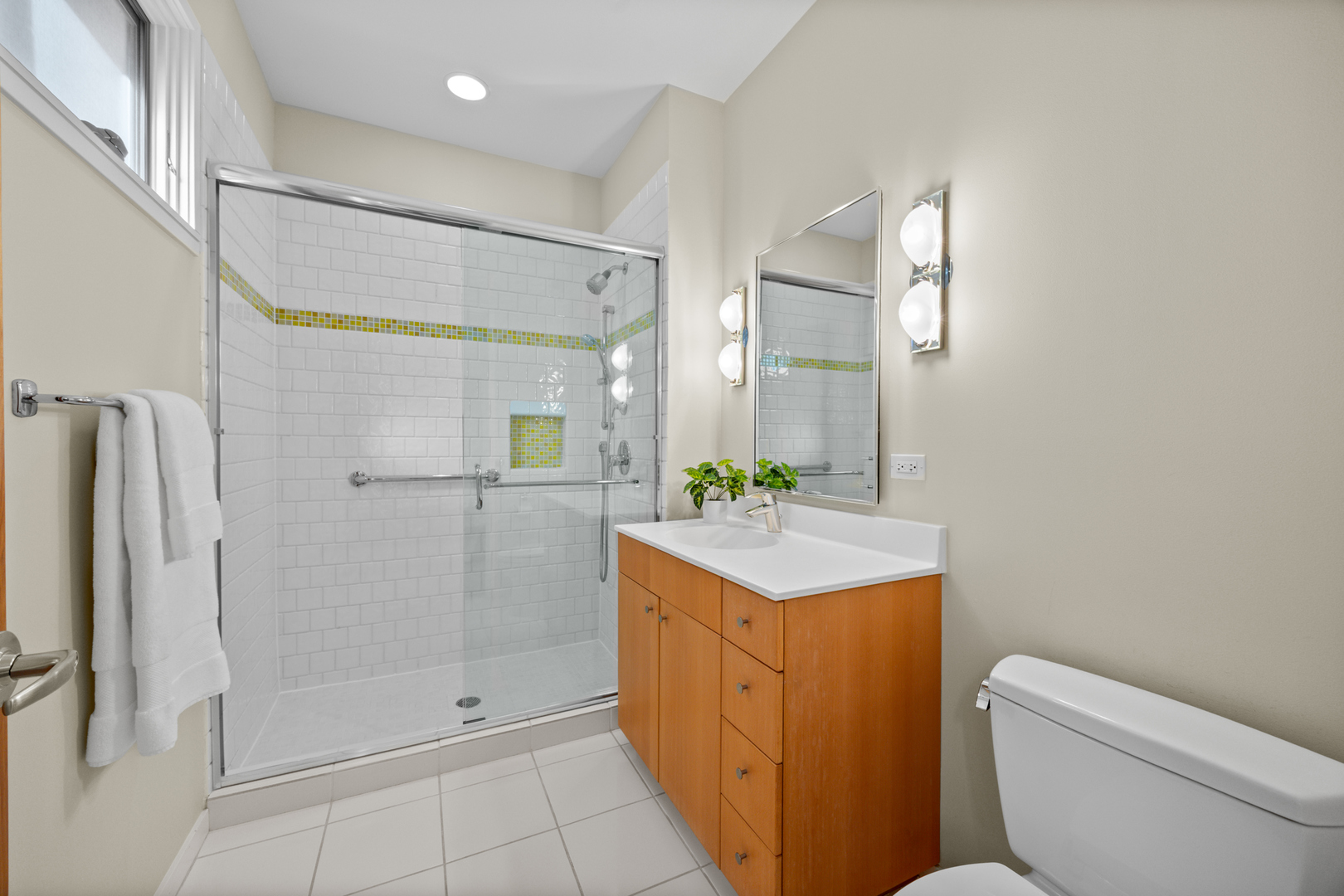 1915 West Henderson Street Chicago, IL 60657 - Photo 13 of 35