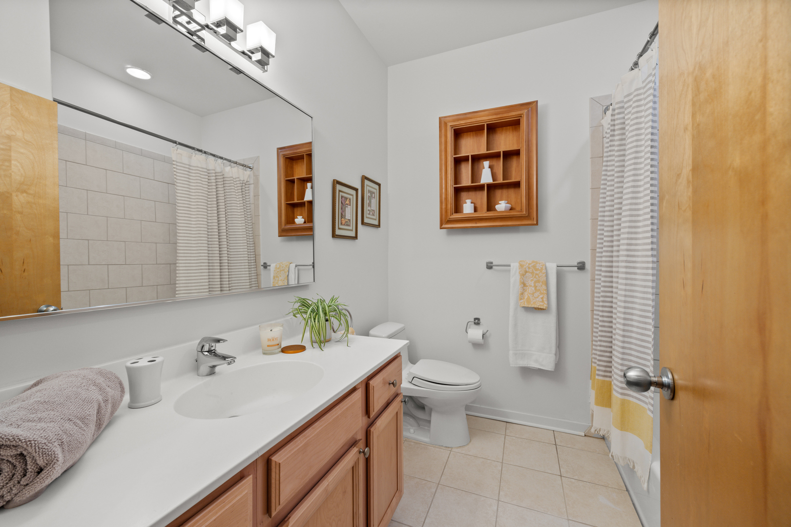 1915 West Henderson Street Chicago, IL 60657 - Photo 24 of 35