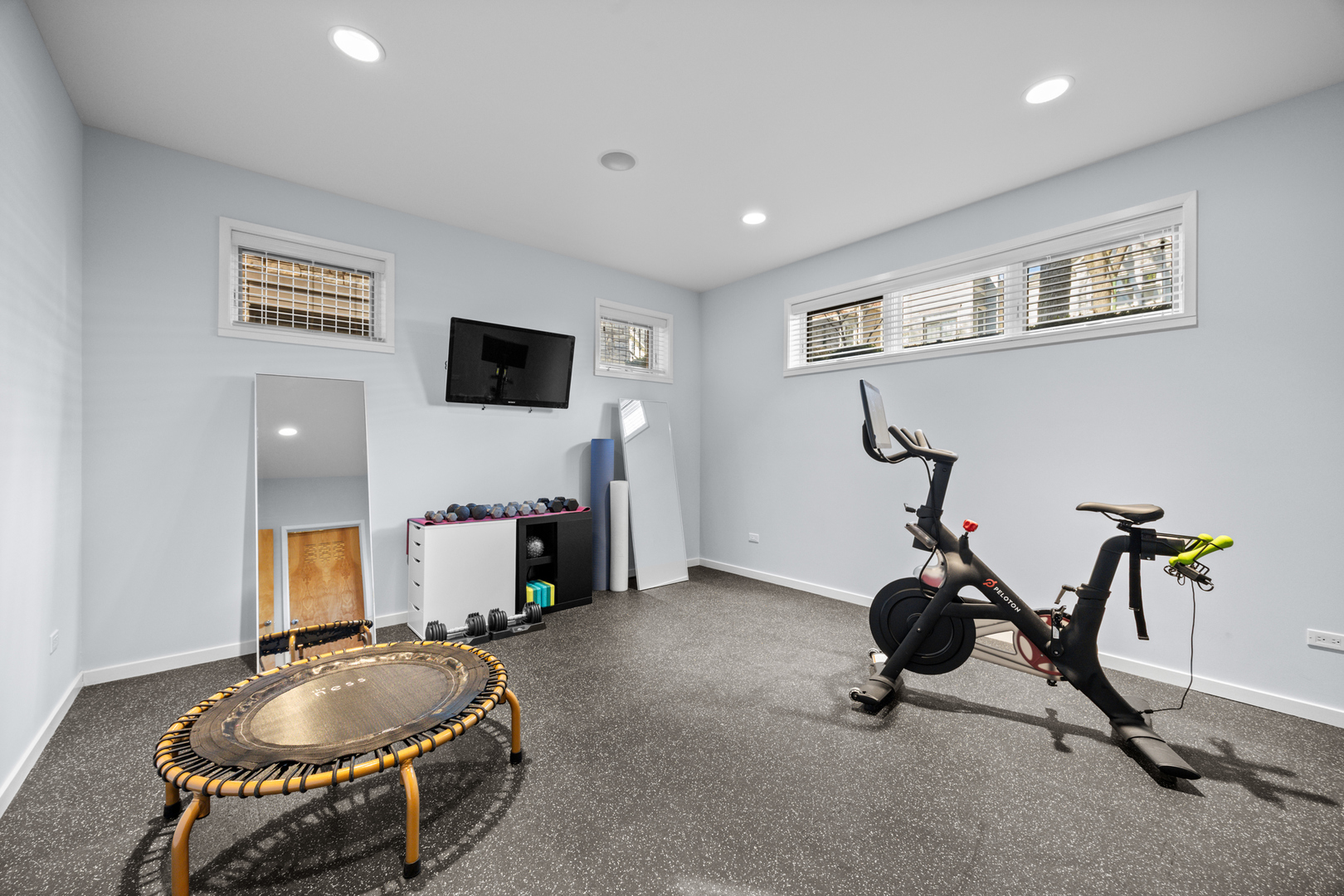 1915 West Henderson Street Chicago, IL 60657 - Photo 25 of 35