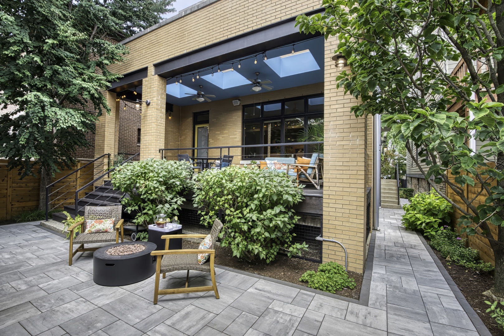 1915 West Henderson Street Chicago, IL 60657 - Photo 28 of 35