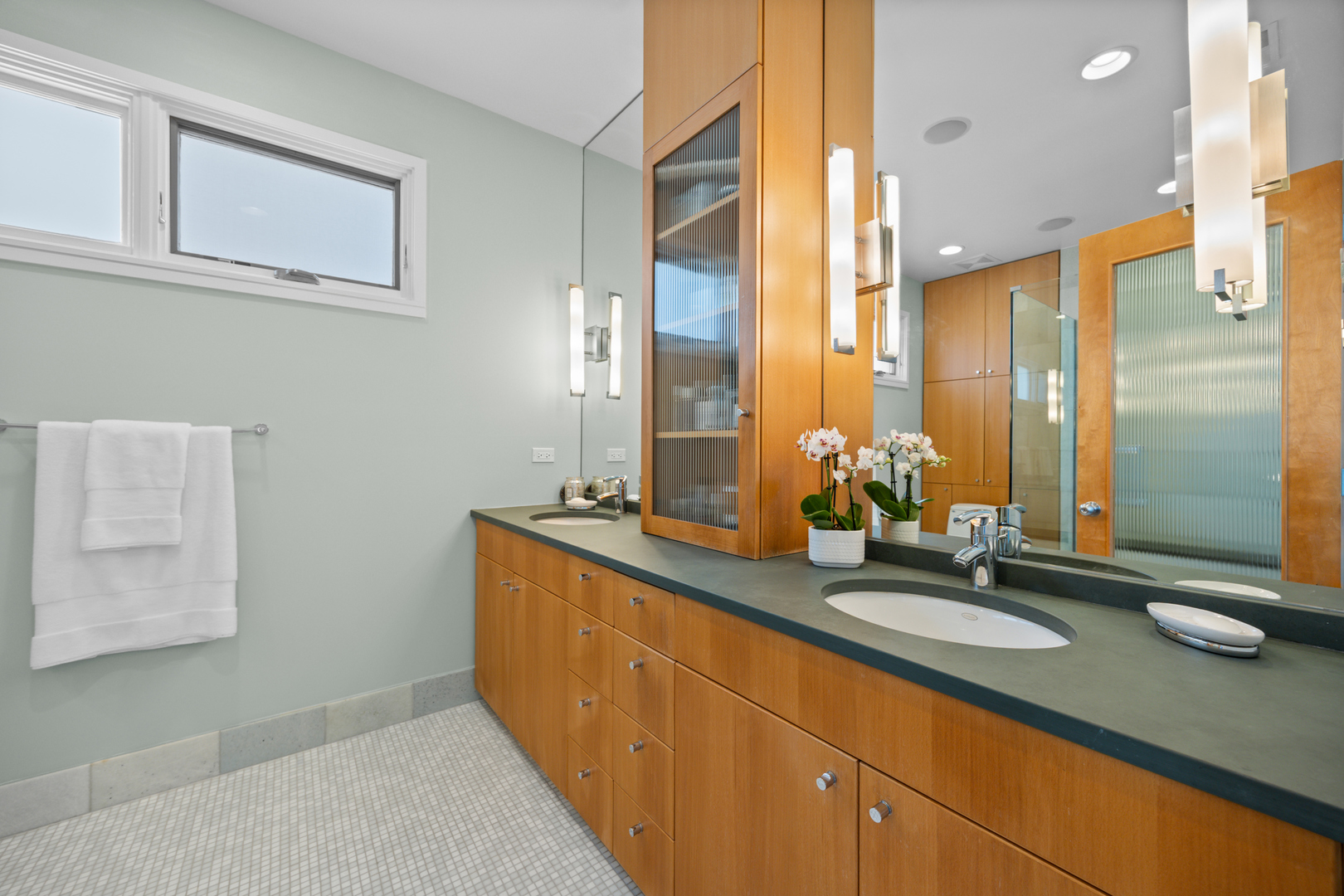 1915 West Henderson Street Chicago, IL 60657 - Photo 10 of 35