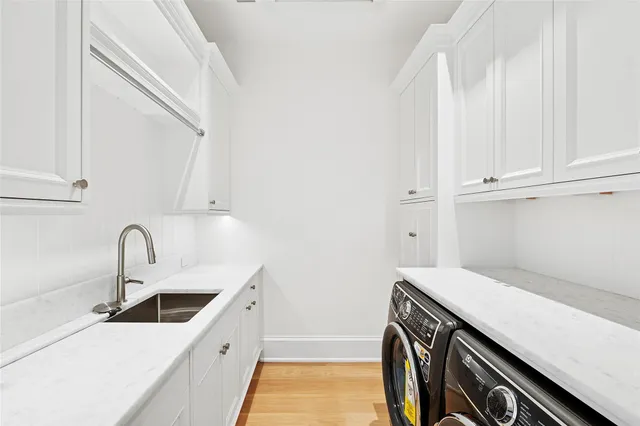 $11,450,000 | 25 Fresh Pond Road, North Haven, NY 11963