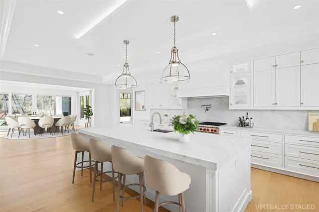 $11,450,000 | 25 Fresh Pond Road, North Haven, NY 11963