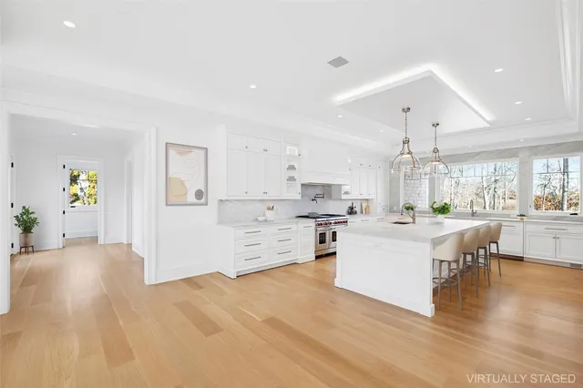 $11,450,000 | 25 Fresh Pond Road, North Haven, NY 11963