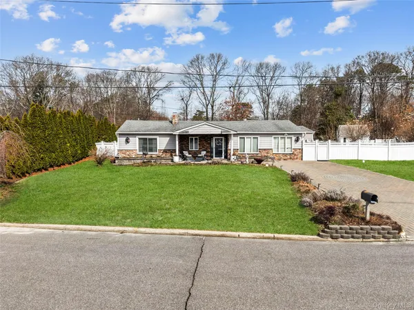 $749,999 | 10 Heather Court, Centereach, NY 11720