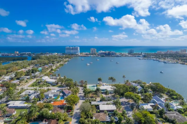 $950,000 | 951 Buchanan Street, Hollywood, FL 33019