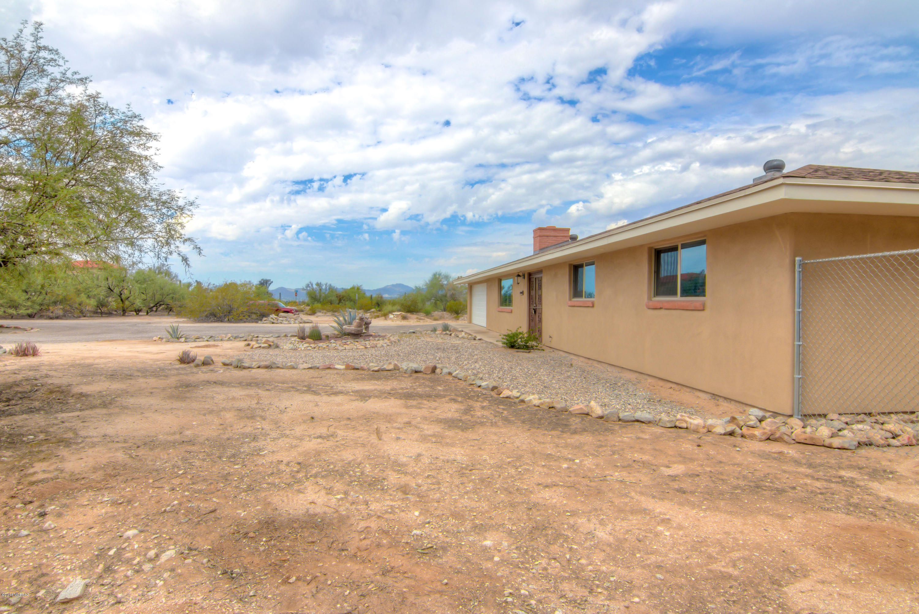870 West Roller Coaster Road Tucson, AZ 85704 - Photo 6 of 39 Gallery Image 6