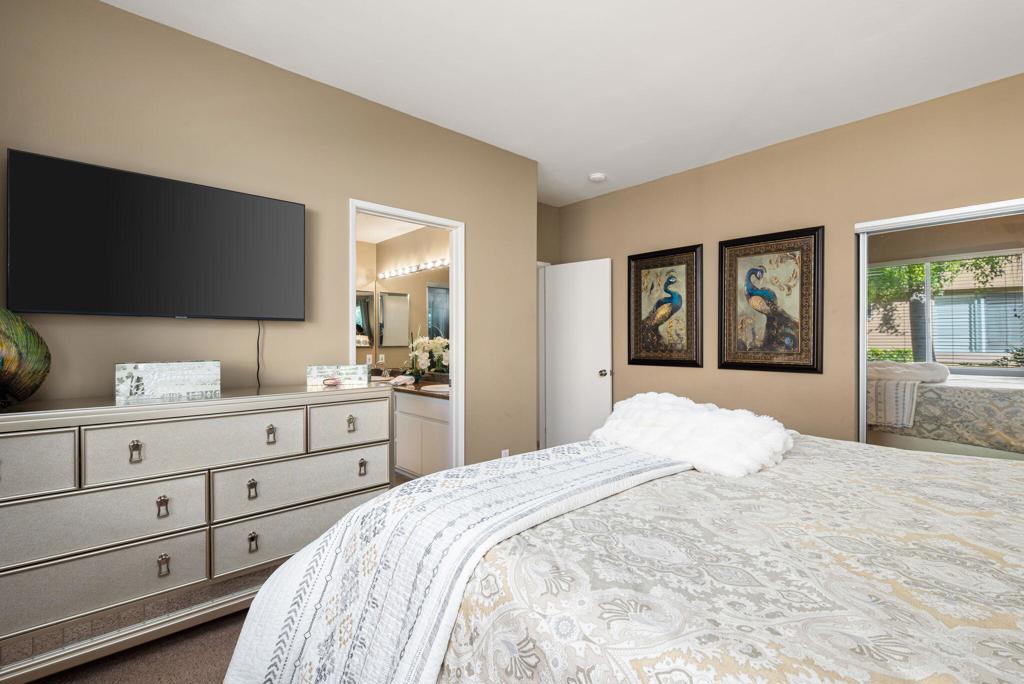 55406 Laurel La La Quinta, CA 92253 - Photo 13 of 50 a bedroom with a bed and a flat screen tv