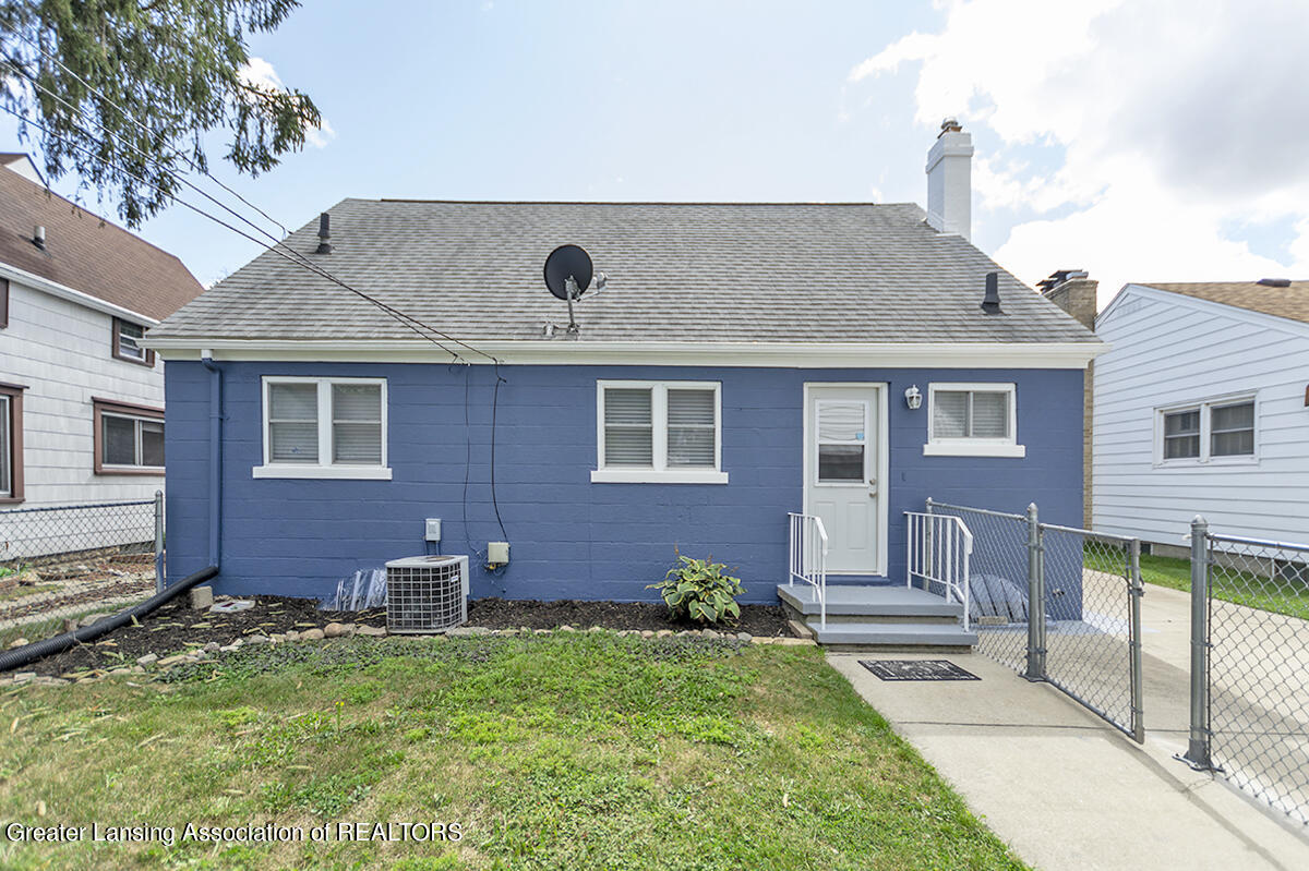 206 Strathmore Road Lansing, MI 48910 - Photo 2 of 4 _DSC7820