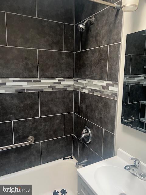 723 Marwood Road Philadelphia, PA 19120 - Photo 26 of 43 Shower