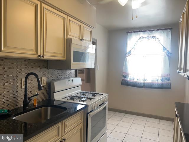 723 Marwood Road Philadelphia, PA 19120 - Photo 10 of 43 Kitchen