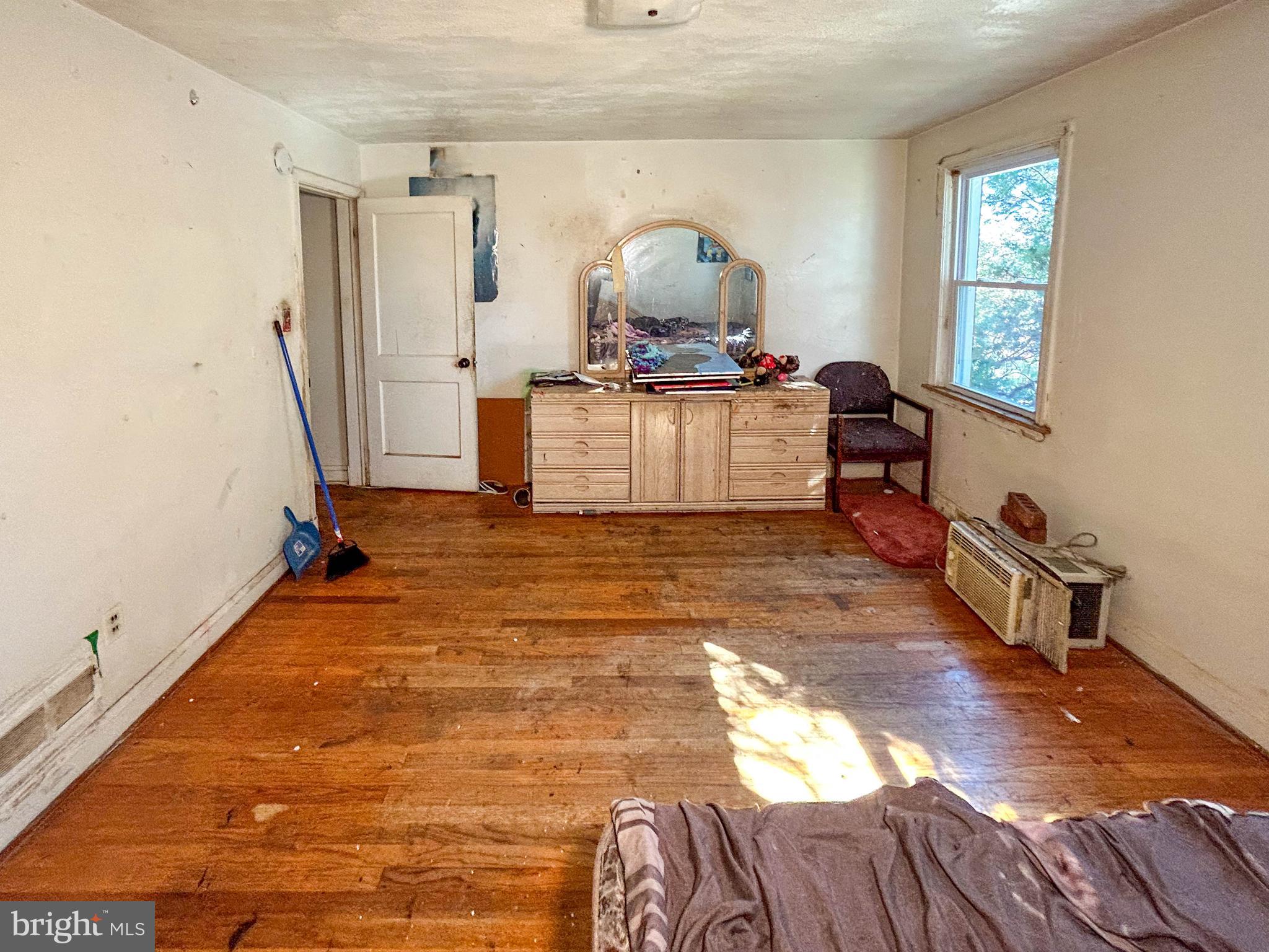 718 North Woodington Road Baltimore, MD 21229 - Photo 14 of 32