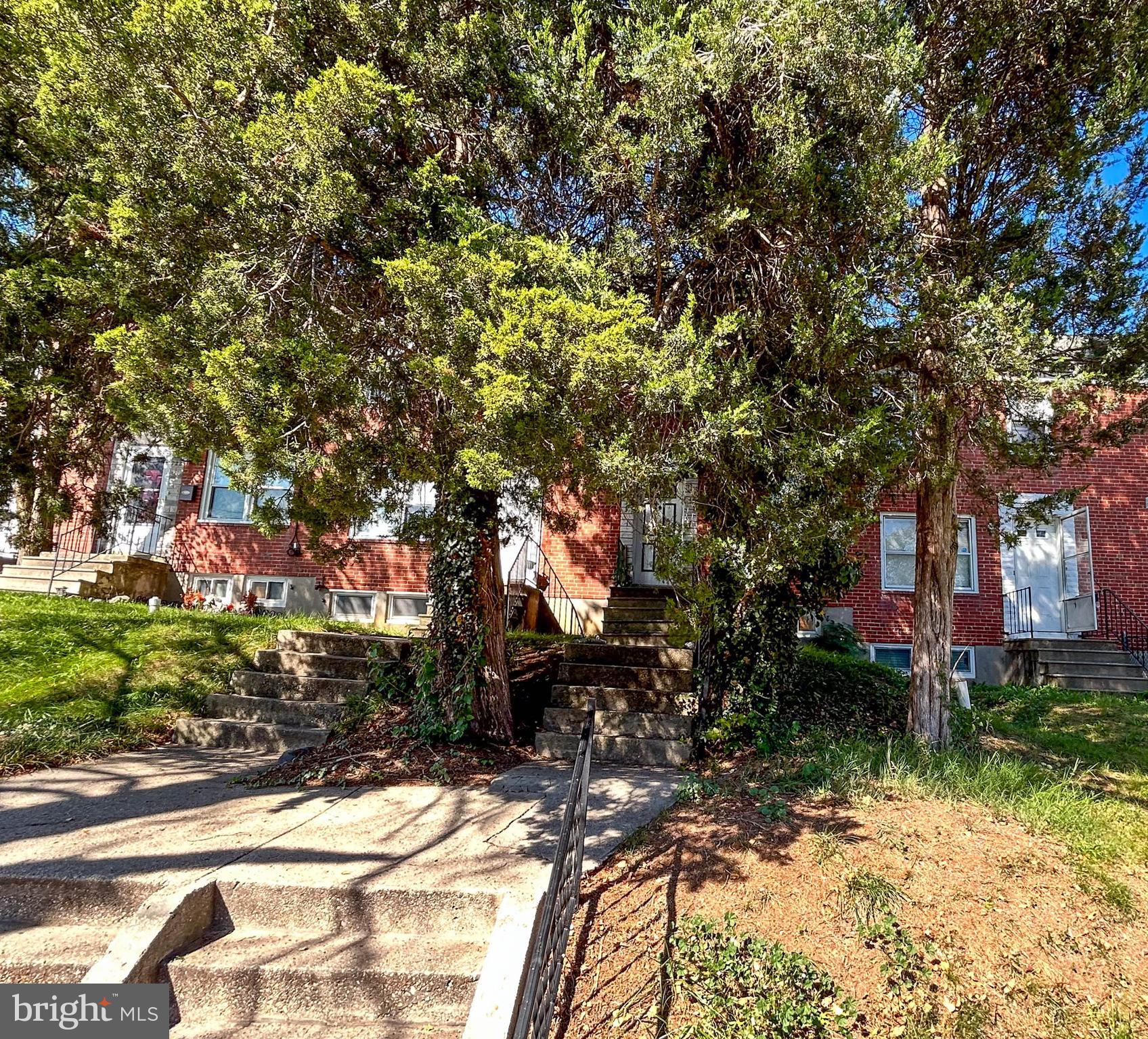 718 North Woodington Road Baltimore, MD 21229 - Photo 3 of 32