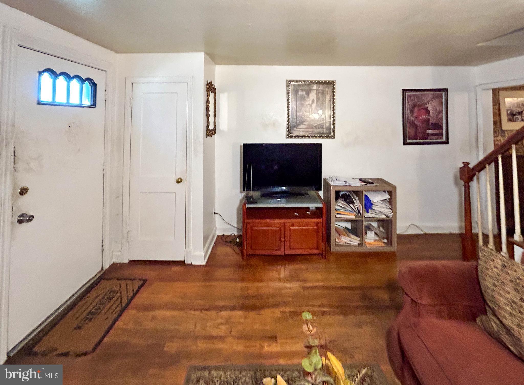 718 North Woodington Road Baltimore, MD 21229 - Photo 6 of 32