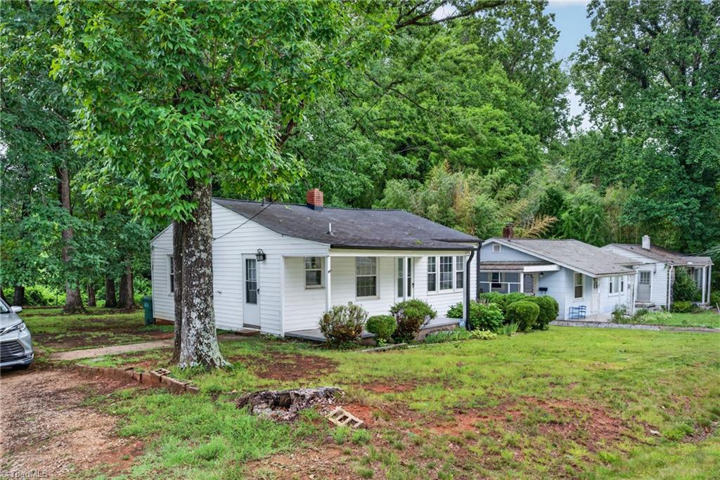124 Manor Drive High Point, NC 27260 - Photo 3 of 44