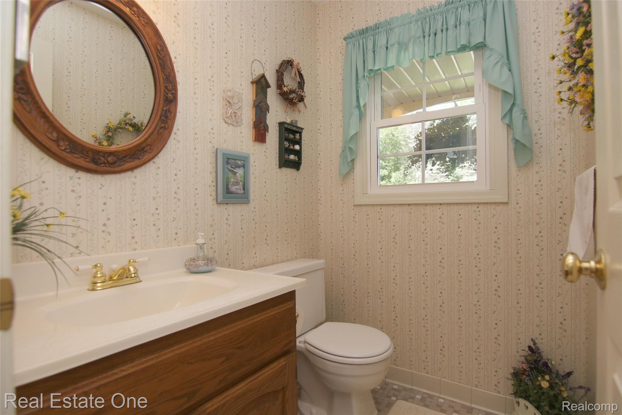 21602 Welch Road Northville, MI 48167 - Photo 22 of 29 Half Bath