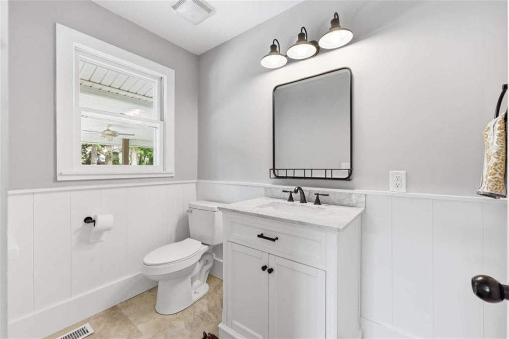 420 Fore Acre Street Cornelia, GA 30531 - Photo 38 of 48 a bathroom with a toilet sink and mirror