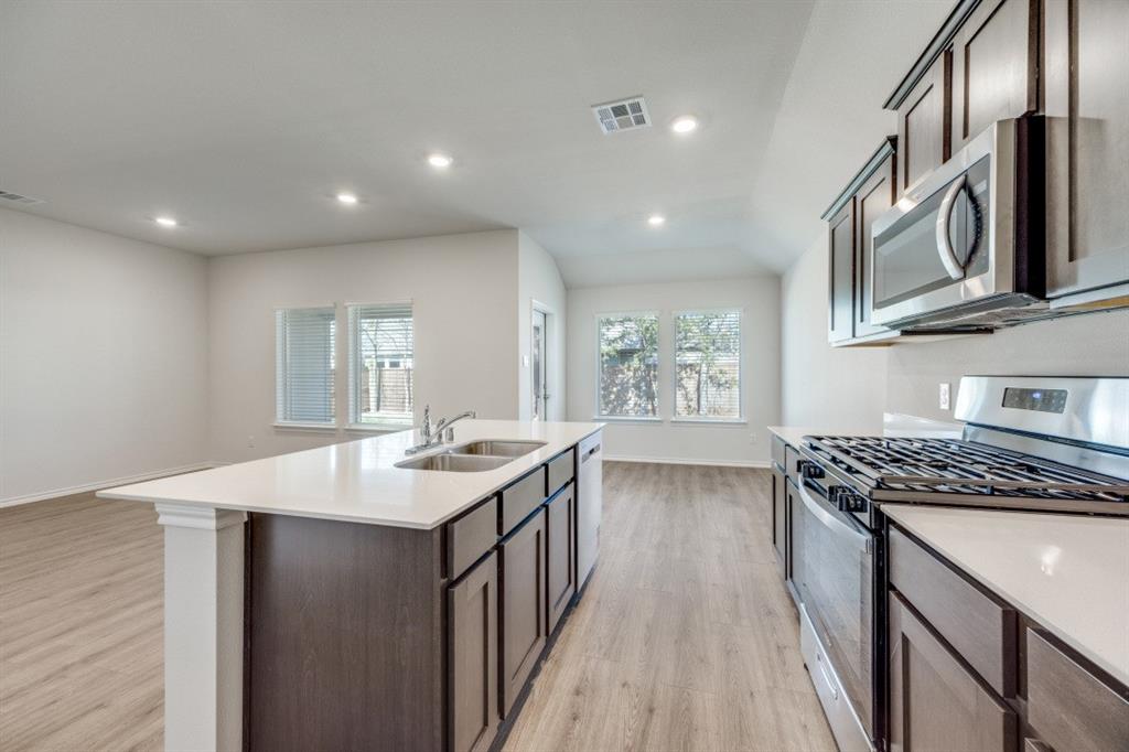 509 Regiment Road Sherman, TX 75090 - Photo 4 of 18 SS Appliances. Gas Range, Quartz Counter tops
