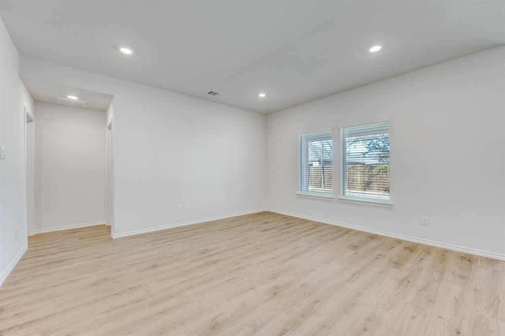 509 Regiment Road Sherman, TX 75090 - Photo 7 of 18