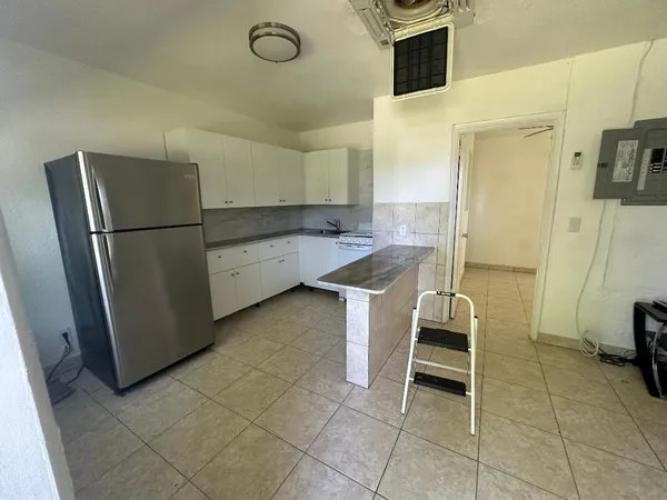 $1,900 | 713 Northeast 3rd Street, Hallandale Beach, FL 33009