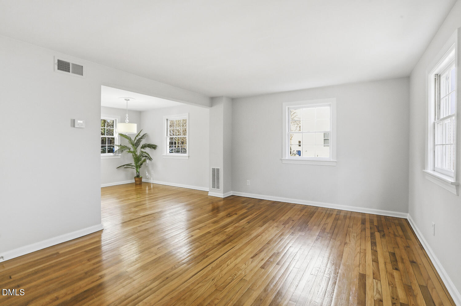 933 St Marys Street Raleigh, NC 27605 - Photo 5 of 34 005