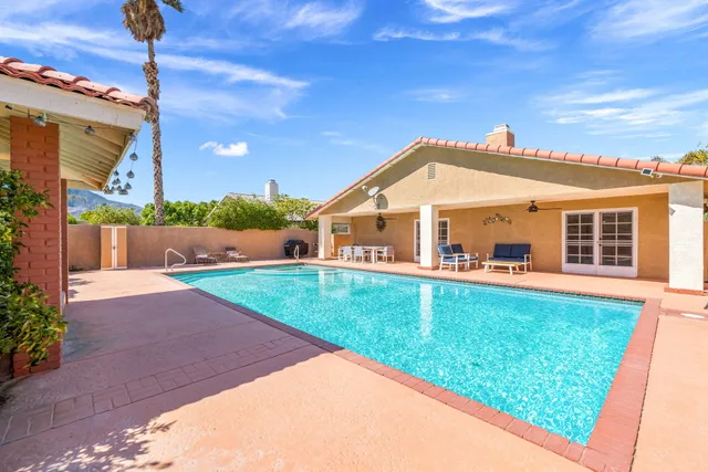 a view of a house with a backyard