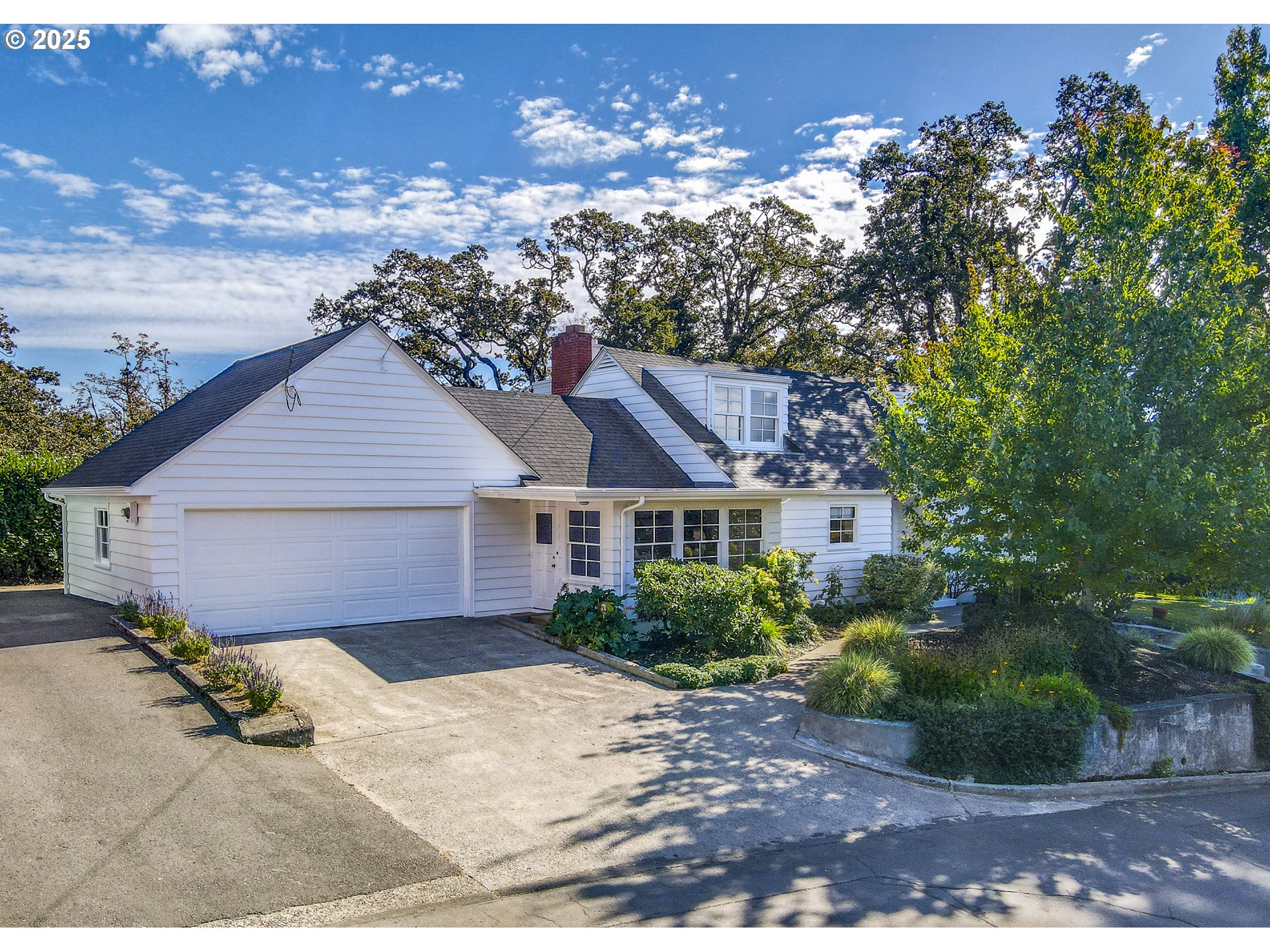 641 City View Boulevard Springfield, OR 97477 - Photo 1 of 48 front view of a house