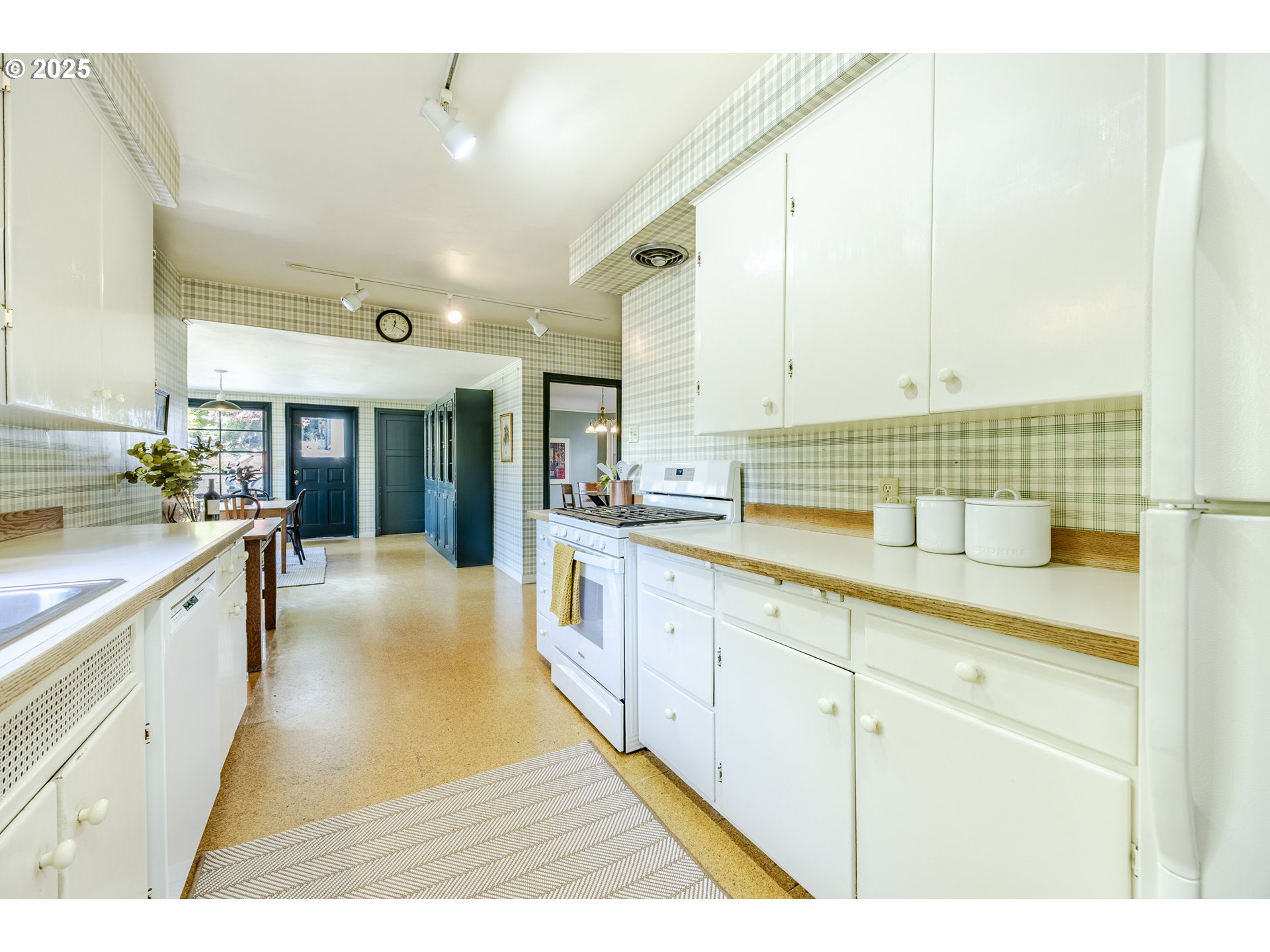 641 City View Boulevard Springfield, OR 97477 - Photo 15 of 48 a open kitchen with granite countertop a sink and white cabinets