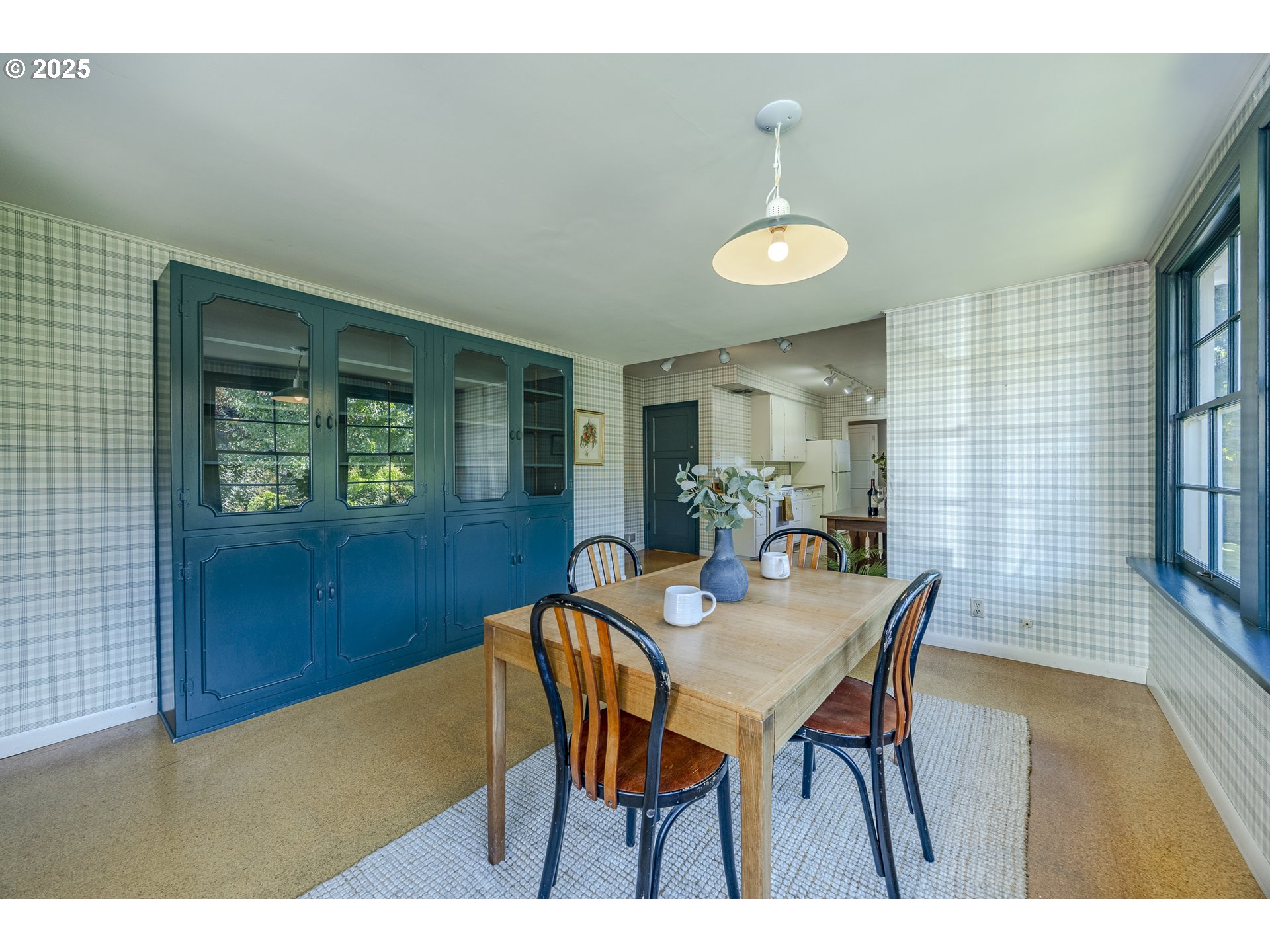 641 City View Boulevard Springfield, OR 97477 - Photo 17 of 48 a view of a dining room with furniture and wooden floor