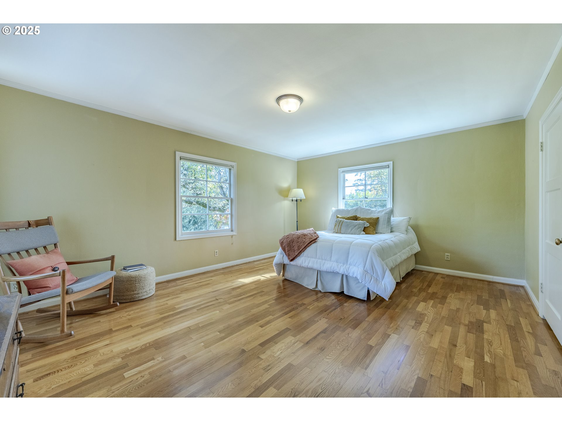 641 City View Boulevard Springfield, OR 97477 - Photo 20 of 48 a bedroom with a bed and window