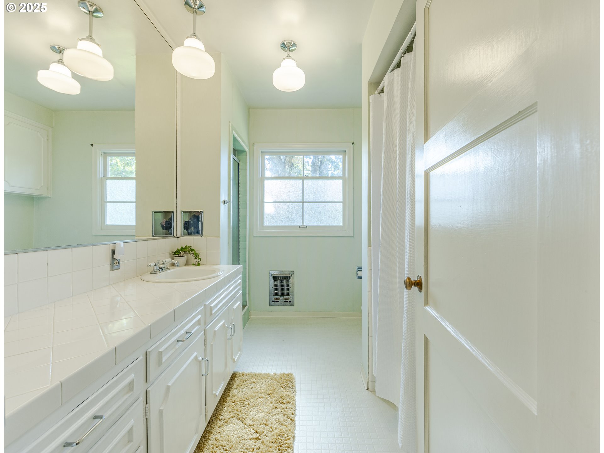 641 City View Boulevard Springfield, OR 97477 - Photo 21 of 48 a bathroom with a sink a toilet and a mirror