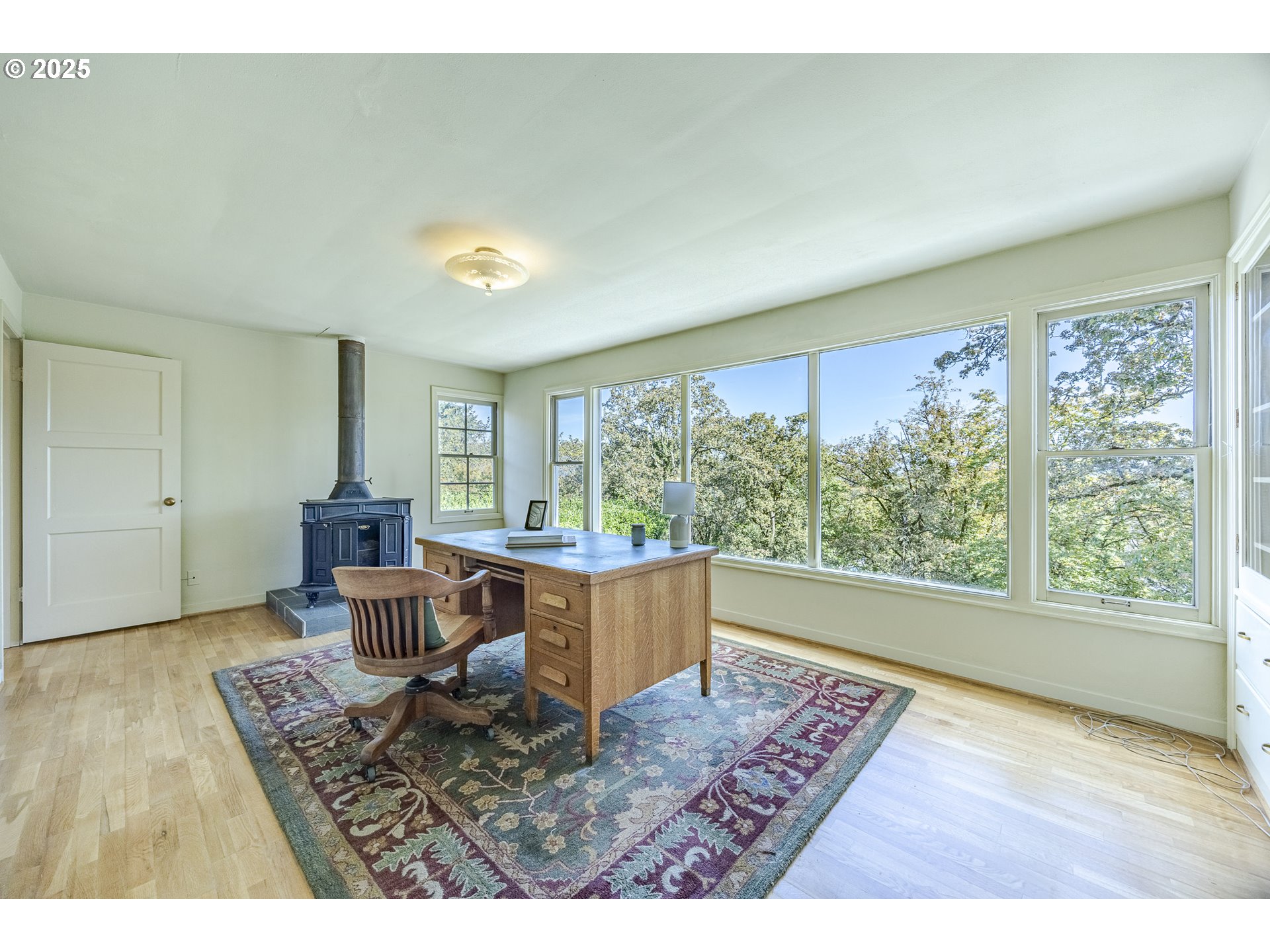 641 City View Boulevard Springfield, OR 97477 - Photo 26 of 48 a living room with furniture and a window