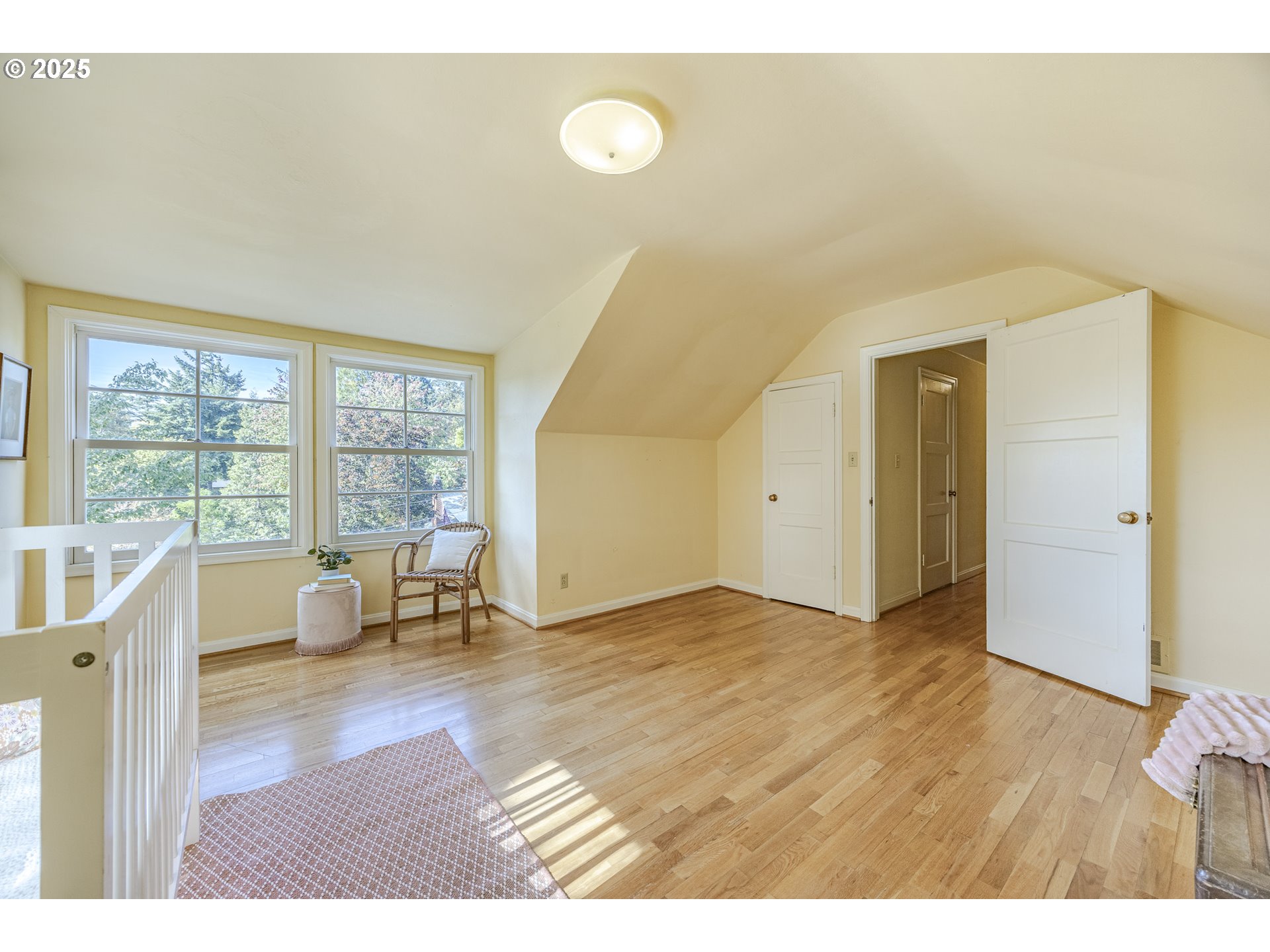 641 City View Boulevard Springfield, OR 97477 - Photo 29 of 48 a view of an empty room and window
