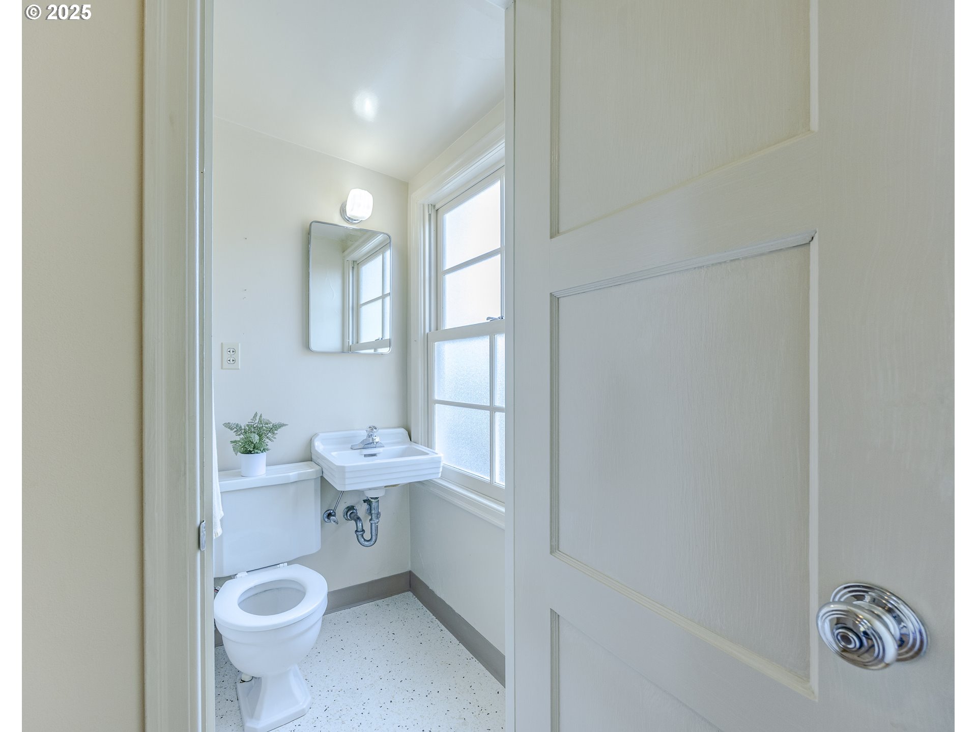 641 City View Boulevard Springfield, OR 97477 - Photo 30 of 48 a bathroom with a toilet a sink and a window