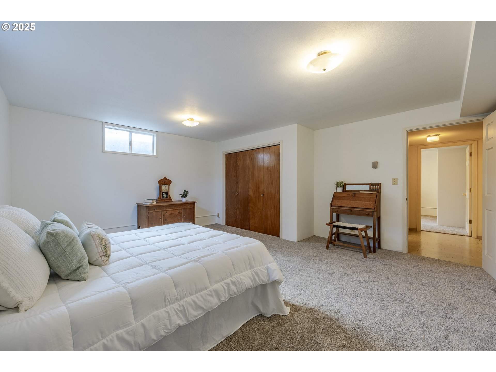 641 City View Boulevard Springfield, OR 97477 - Photo 34 of 48 a bedroom with a bed and a chair